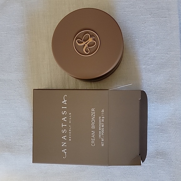 Anastasia Cream Bronzer - Picture 5 of 7